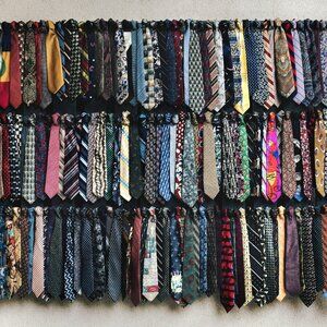Lot of 8 Men's Neck Ties Neckties Suit Ties Vintage to Modern Popular Brands